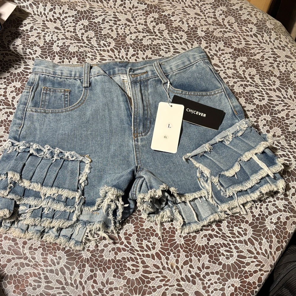 Women's Frayed Hem Jean Shorts - Light Blue